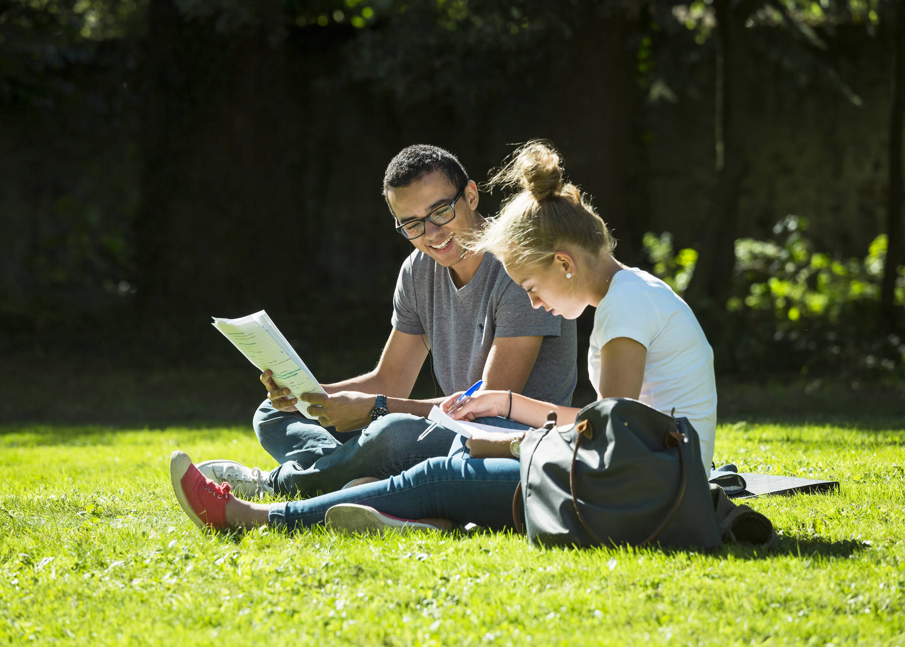 étudiants sur espaces verts